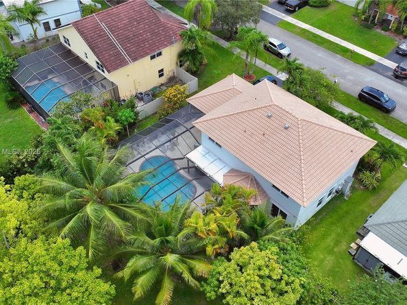 810 Greenbriar Ave, Davie FL 33325