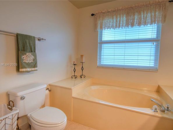 810 Greenbriar Ave, Davie FL 33325
