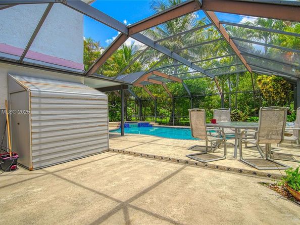 810 Greenbriar Ave, Davie FL 33325