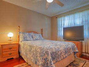810 Greenbriar Ave, Davie FL 33325