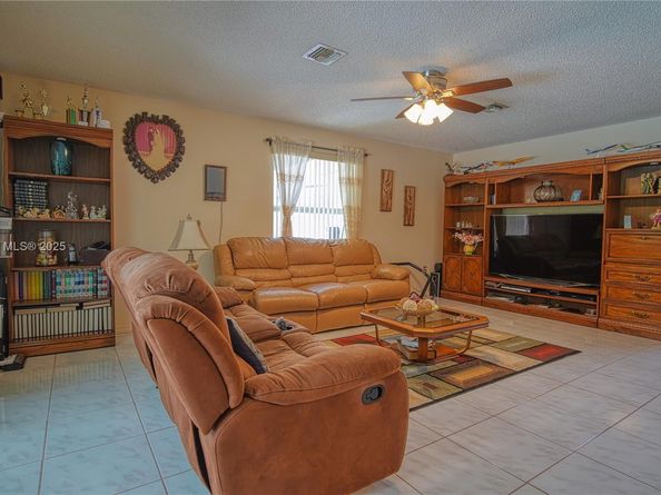 810 Greenbriar Ave, Davie FL 33325