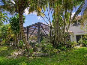 810 Greenbriar Ave, Davie FL 33325