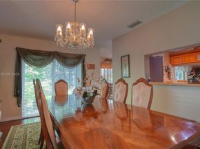 810 Greenbriar Ave, Davie FL 33325