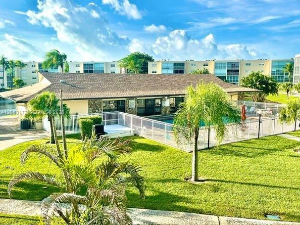 414 SE 10th St 103, Dania Beach FL 33004