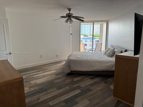 1700 NW N River Dr 704, Miami FL 33125