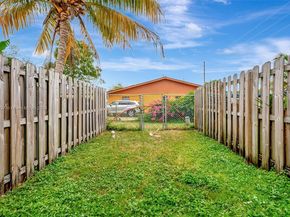 1604 NE 151st St 1604, North Miami Beach FL 33162