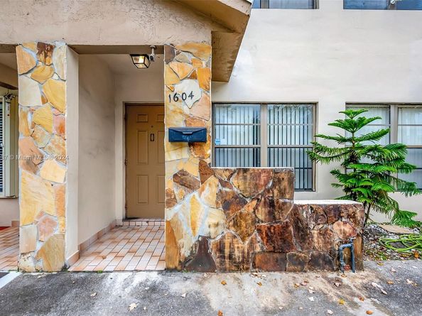 1604 NE 151st St 1604, North Miami Beach FL 33162
