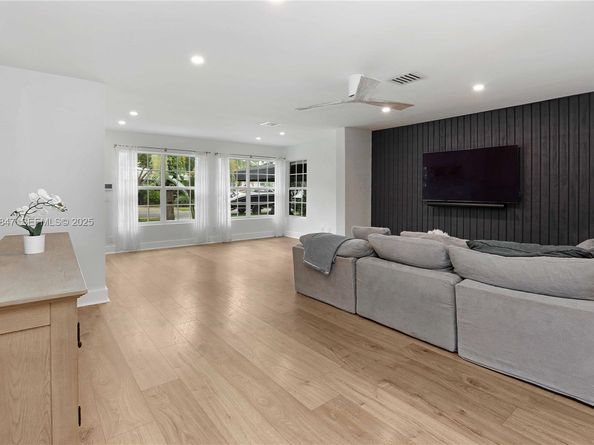 1417 Jackson St, Hollywood FL 33020