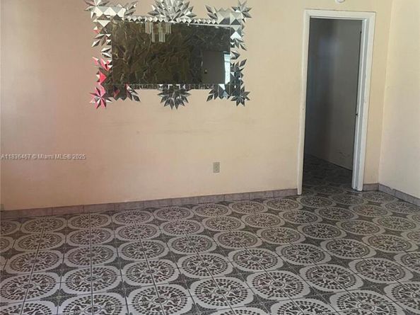 1825 NW 112th St, Miami FL 33167