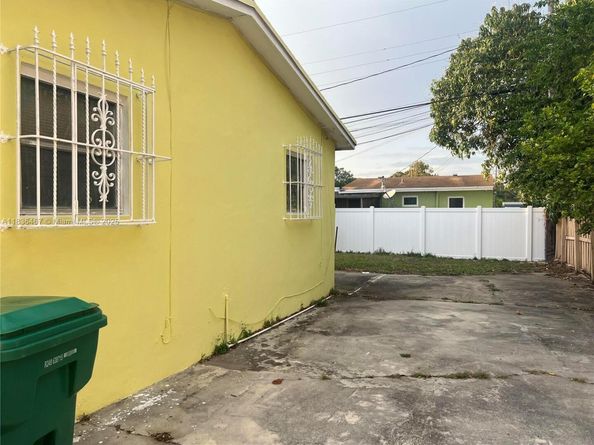 1825 NW 112th St, Miami FL 33167