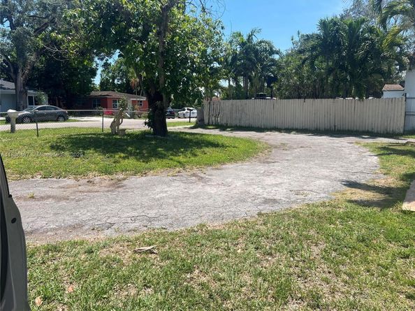 1825 NW 112th St, Miami FL 33167