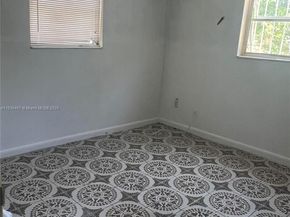 1825 NW 112th St, Miami FL 33167