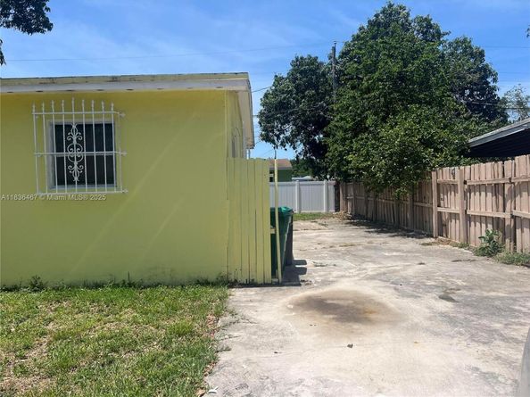 1825 NW 112th St, Miami FL 33167
