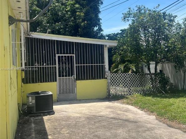 1825 NW 112th St, Miami FL 33167