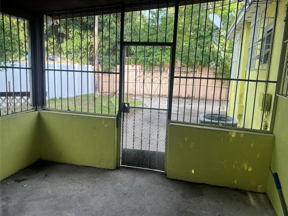 1825 NW 112th St, Miami FL 33167
