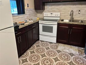 1825 NW 112th St, Miami FL 33167