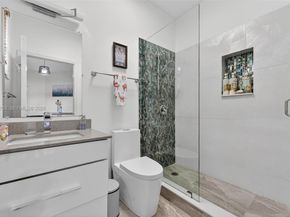 104 Dockside Cir, Weston FL 33327