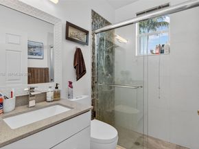 104 Dockside Cir, Weston FL 33327