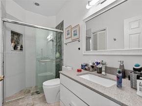 104 Dockside Cir, Weston FL 33327