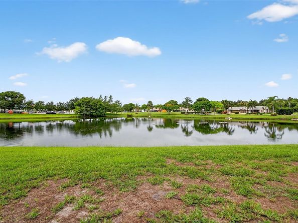 3810 Rowena Cir, West Palm Beach FL 33417