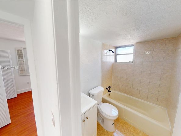 677 SW 9th Ave 309, Miami FL 33130