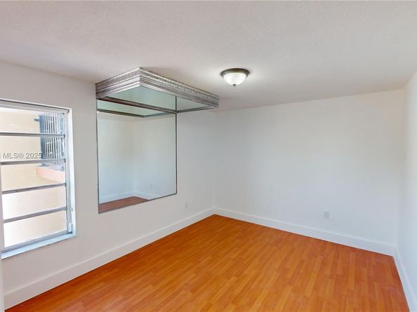 677 SW 9th Ave 309, Miami FL 33130