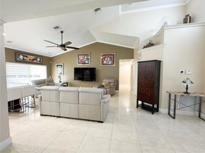 2723 E Abiaca Cir, Davie FL 33328