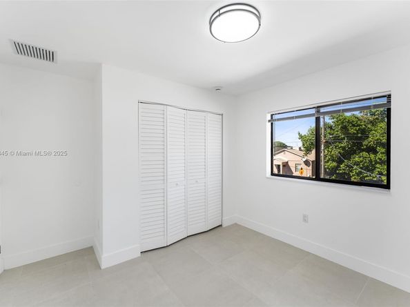 1568 NW 68th St, Miami FL 33147