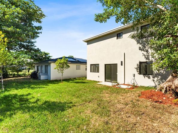 1568 NW 68th St, Miami FL 33147