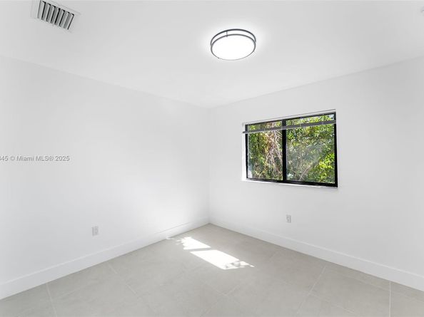 1568 NW 68th St, Miami FL 33147