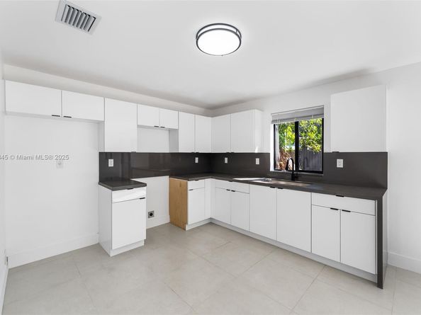 1568 NW 68th St, Miami FL 33147