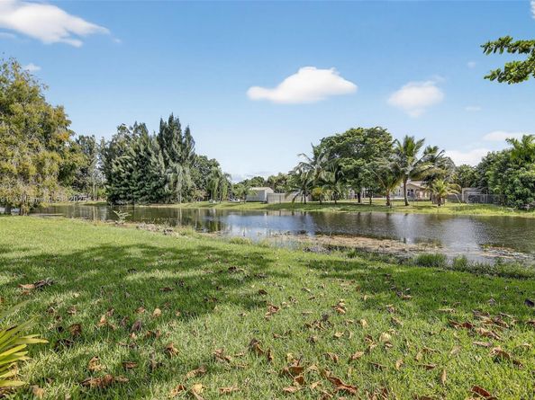 5010 SW 201st Ter, Southwest Ranches FL 33332