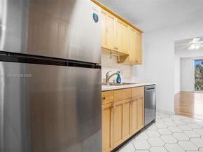 250 Jacaranda Dr 508, Plantation FL 33324