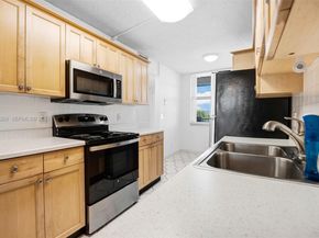 250 Jacaranda Dr 508, Plantation FL 33324