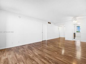 250 Jacaranda Dr 508, Plantation FL 33324