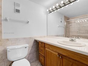 250 Jacaranda Dr 508, Plantation FL 33324