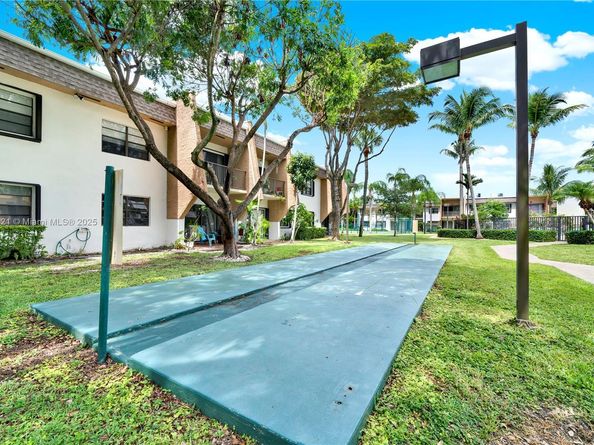 8267 SW 128th St 208, Pinecrest FL 33156
