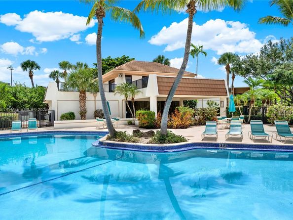 8267 SW 128th St 208, Pinecrest FL 33156
