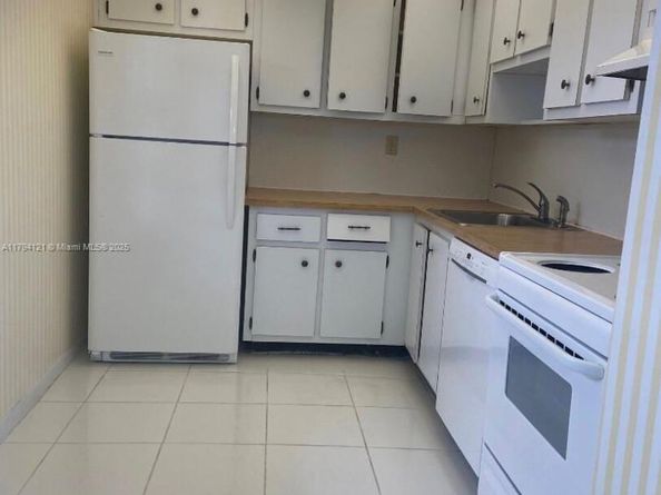 8267 SW 128th St 208, Pinecrest FL 33156
