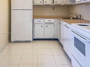 8267 SW 128th St 208, Pinecrest FL 33156