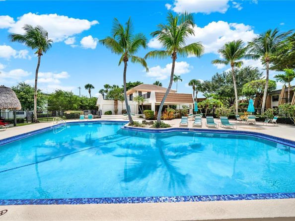 8267 SW 128th St 208, Pinecrest FL 33156