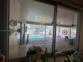 5171 SW 20th St, Plantation FL 33317