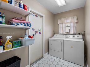 5171 SW 20th St, Plantation FL 33317