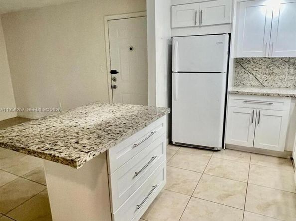19055 NW 62nd Ave 102, Hialeah FL 33015
