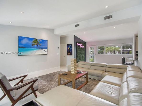 2442 Bimini Ln, Fort Lauderdale FL 33312