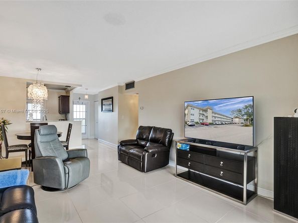 3501 NW 47th Ave 601, Lauderdale Lakes FL 33319