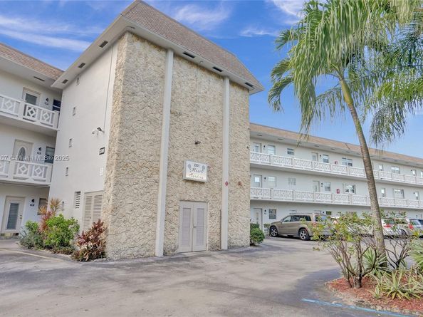 3501 NW 47th Ave 601, Lauderdale Lakes FL 33319