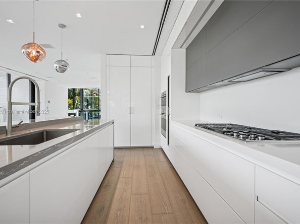 420 N Hibiscus Dr, Miami Beach FL 33139