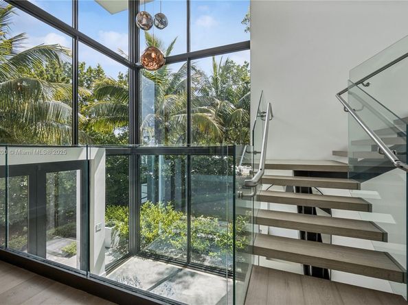 420 N Hibiscus Dr, Miami Beach FL 33139