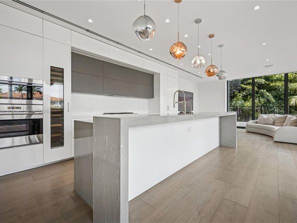 420 N Hibiscus Dr, Miami Beach FL 33139